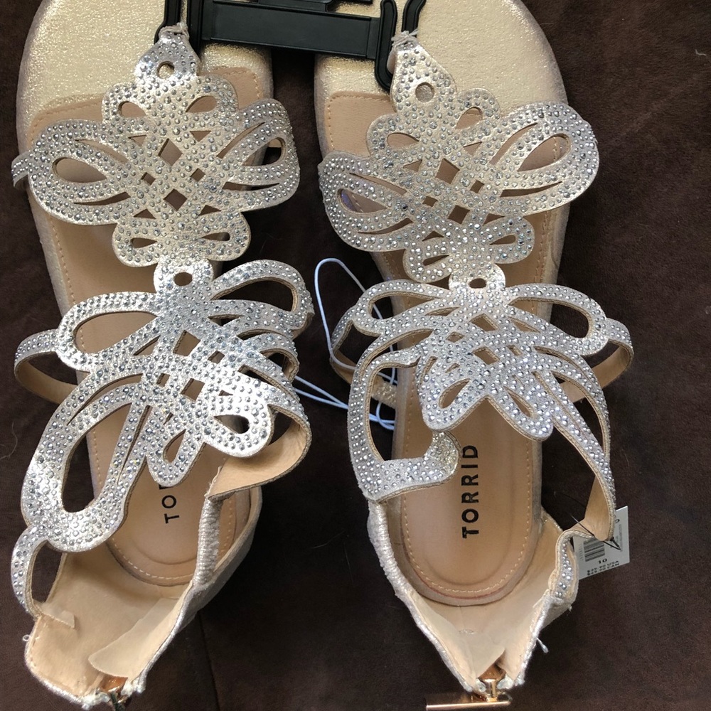 NWT women’s sandals